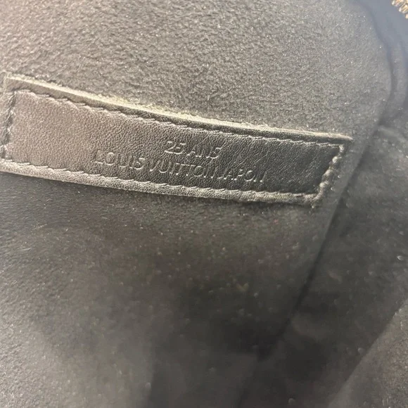 Louis Vuitton Pochette Gange Limited Edition Roppongi unisex Black Calf Leather✨ - Picture 11 of 12